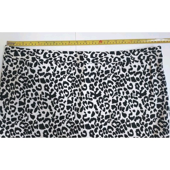 NWT Plus Ladies Ann Taylor Black & White Leopard Print Straight Skirt Size 18 - Picture 3 of 8